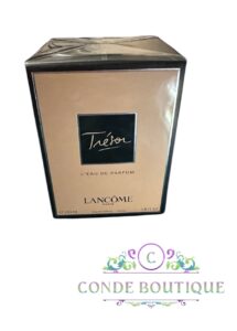 TRÉSOR EAU DE PARFUM
Elegant Rose & Delicate Fruit Blossoms