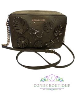 Authentic Michael kors crossbody 
Used twice, like new